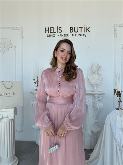 Bel Vurgulu Işıltılı Kumaş Düğme Detaylı Hakim Yaka Elbise - Pembe