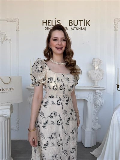 Çiçek Nakışlı Kare Yaka Balon Kol Elbise - Bej/Siyah