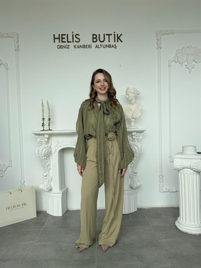 Haki Fular Yaka Çizgili Balon Kol Tasarım Bluz