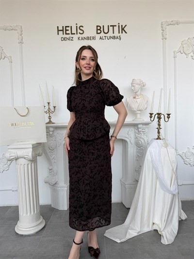 Kabartma Desenli Bluz Etek Takım - Kahve