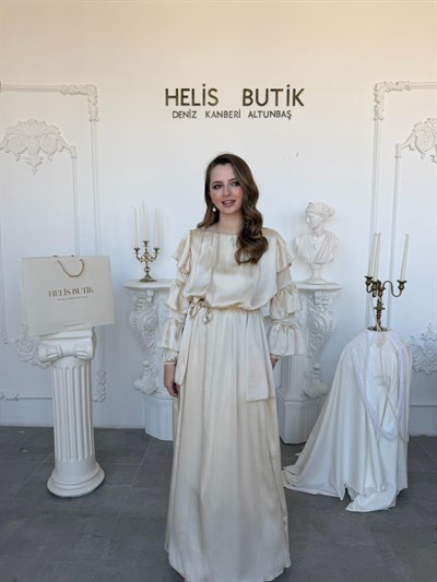 Katlı Volan Kollu Kuşaklı Maxi Boy Krem Elbise