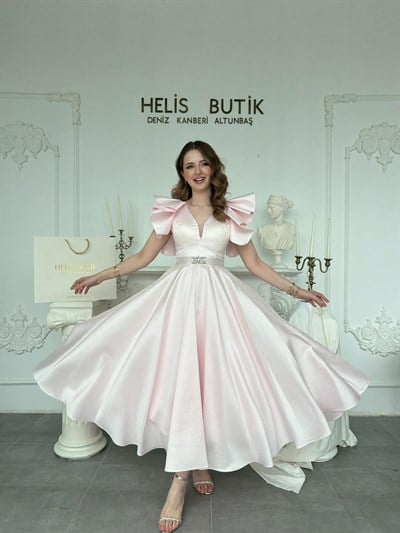 Parlak Mikrosaten Pudra Omuz Volanlı Abiye Elbise - Pudra