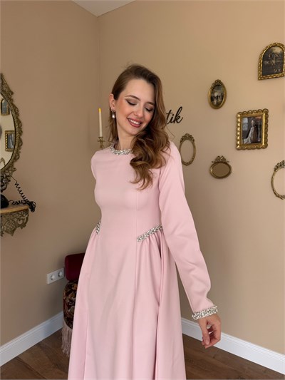 Prenses Kesim Uzun Kollu Taş İşlemeli Elbise - Pembe