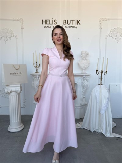 V Yaka Parlak Kumaş Kemerli Abiye Elbise - Pembe