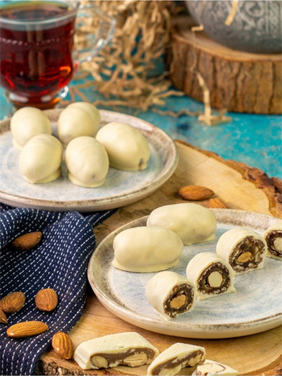 Beyaz Çikolatalı Badem  Dolgulu  Hurma 1 kg