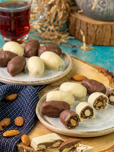 Çikolatalı  Badem  Dolgulu Hurma 1 kg