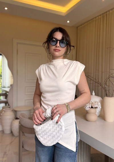 Beyaz Vatkalı Asimetrik Bluz