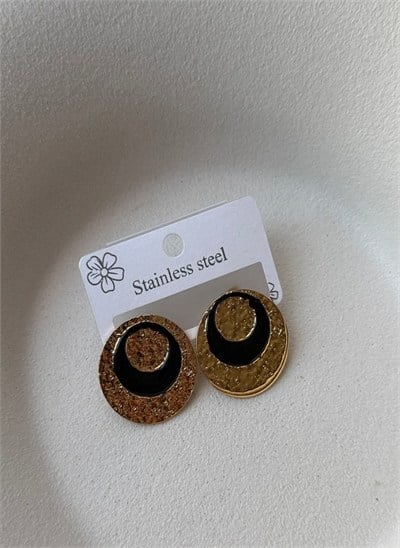     Siyah Detaylı Gold Dövme Oval Küpe