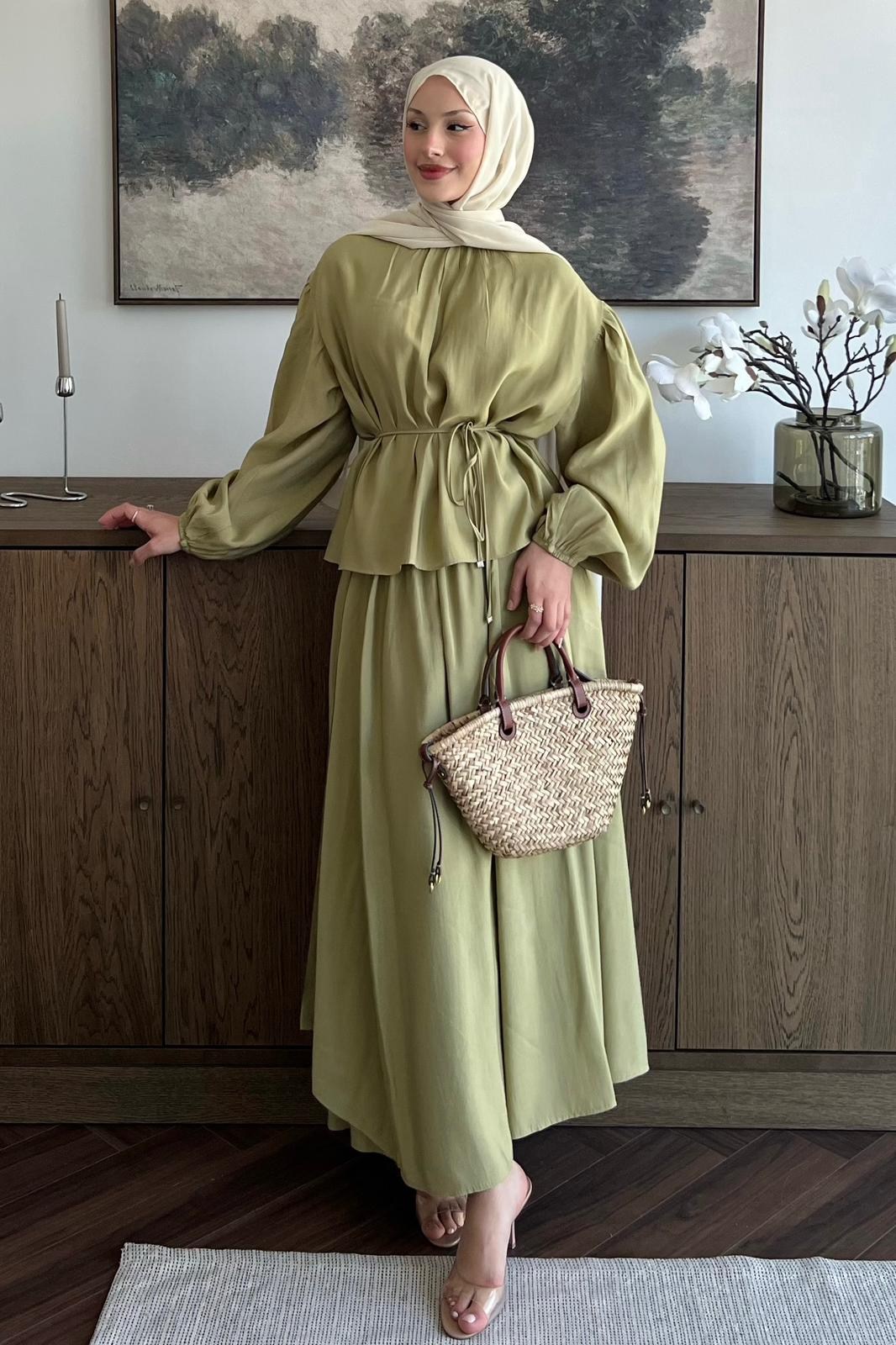 Korsace Büzgülü Etekli Takım Olive