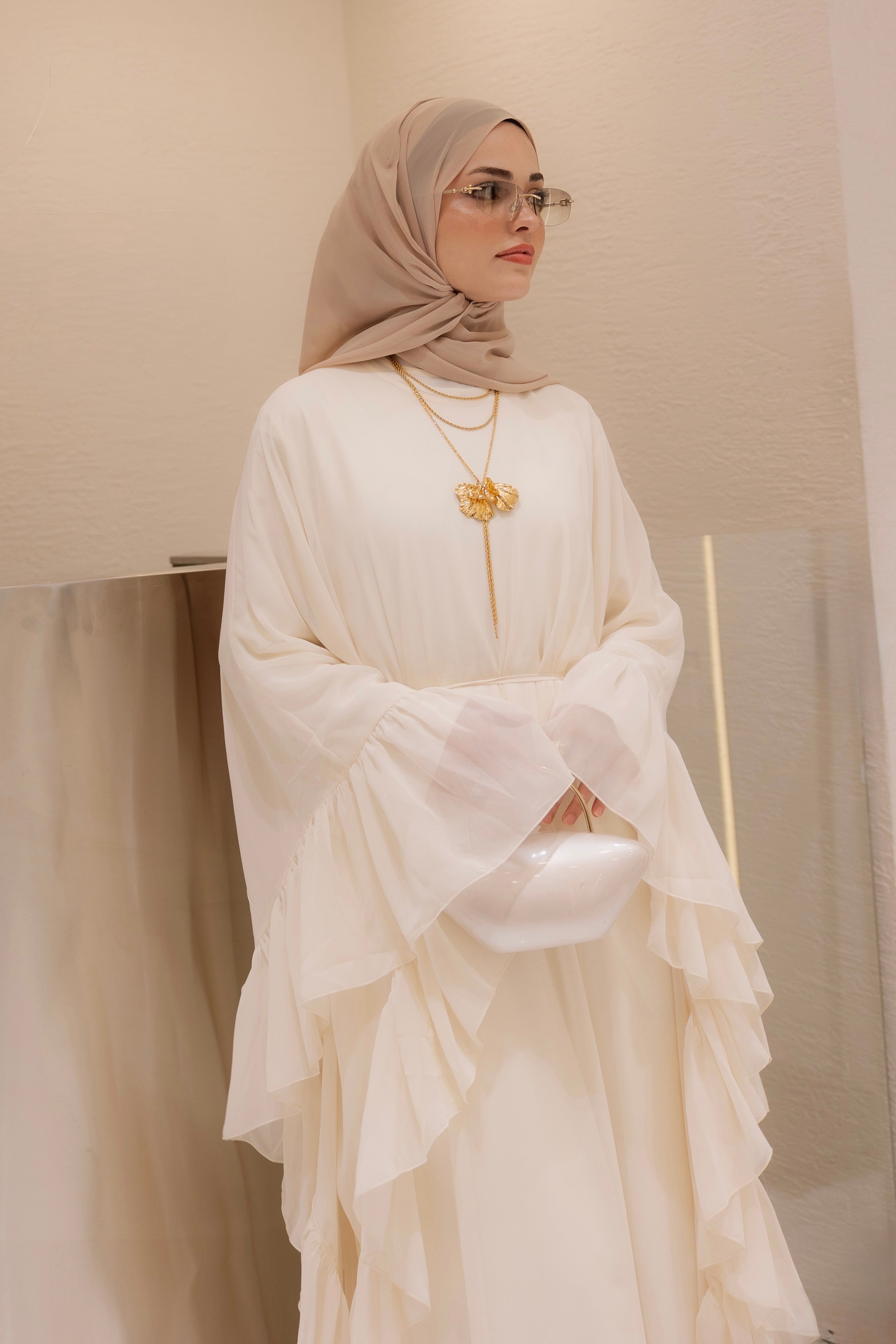 Kübra Koçun Tercihi Fırfırlı Şifon Abaya İnci