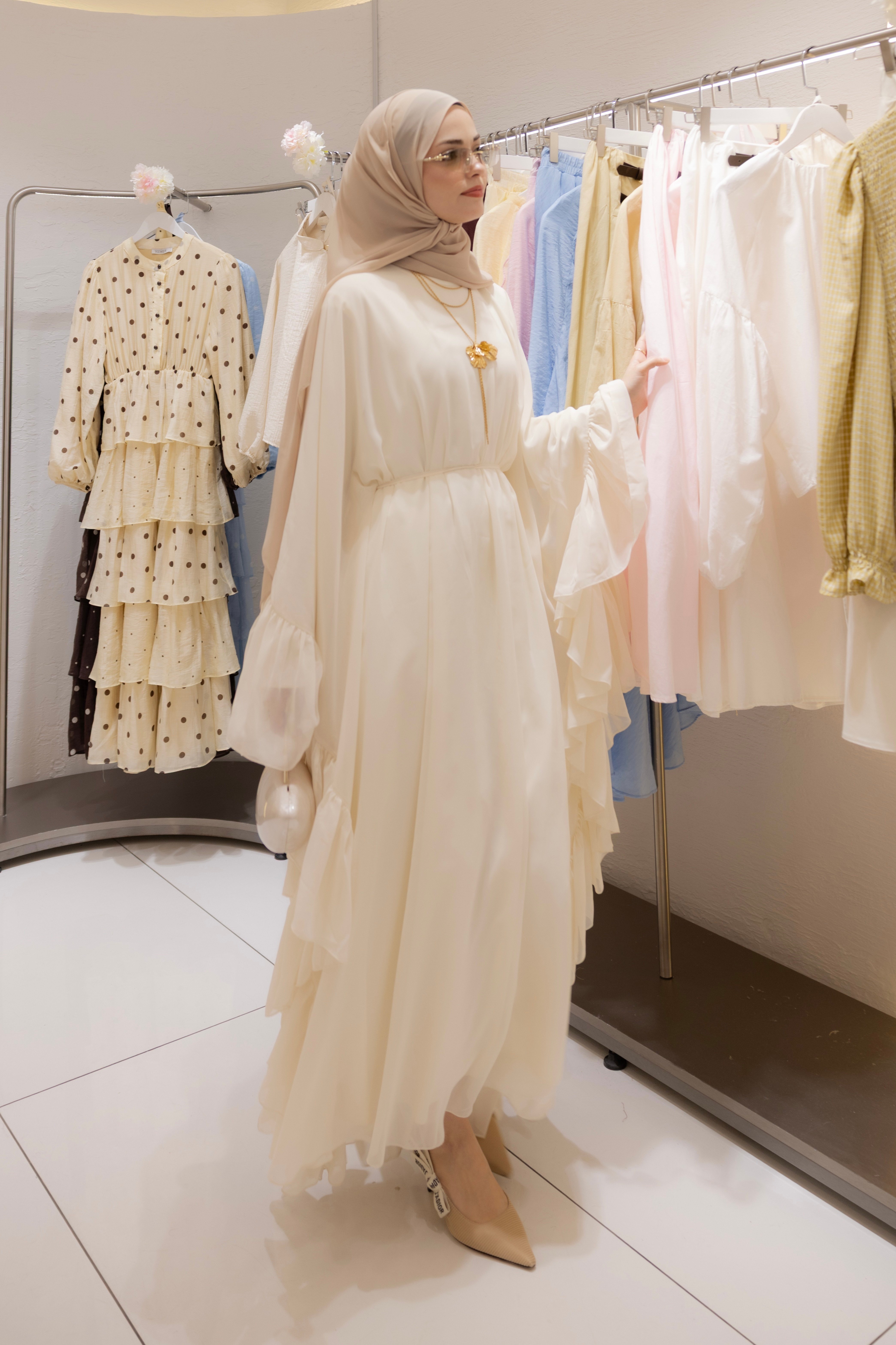 Kübra Koçun Tercihi Fırfırlı Şifon Abaya İnci