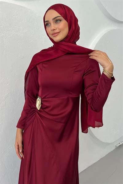 Gold Bronş Detaylı Saten Elbise Bordo