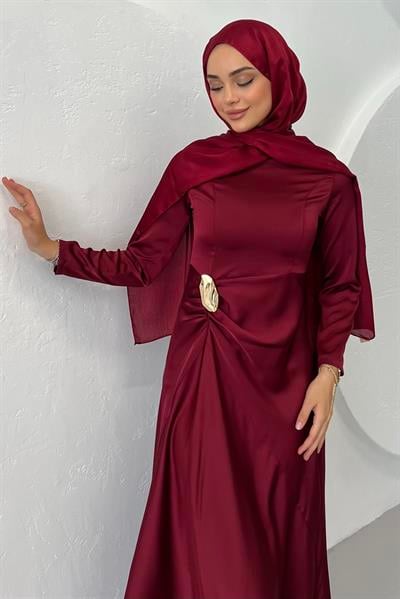 Gold Bronş Detaylı Saten Elbise Bordo