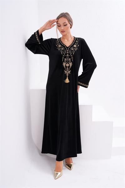 V Yaka Nakışlı Kadife Elbise