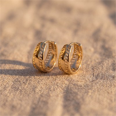 Antik Yunan Desenli Kalın Çelik Halka Küpe  - 14k Altın Kaplama - 18 mm çap