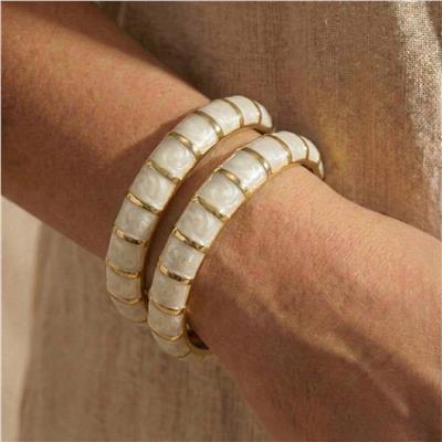 Beyaz Sedef Detaylı Kelepçe Bilezik - 14K Altın Kaplama - 6 cm çap