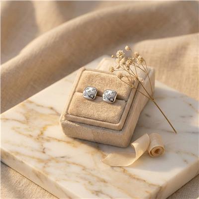 Kare Yonca Desenli Zirkon Taşlı Küpe - Beyaz Altın Kaplama - 8 mm