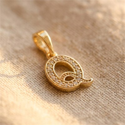 Q Harfi Zirkon Taşlı Minimal Kolye Ucu  - 14k Altın Kaplama - 8 x 17 mm