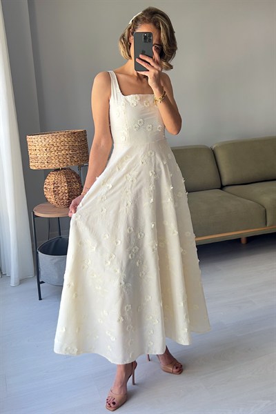 Çiçek Kabartmalı Brode Elbise