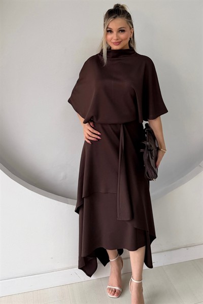 BRİSTOL YARASA KOL BELDEN OTURTMALI ASİMETRİK KESİM TAKIM KAHVE