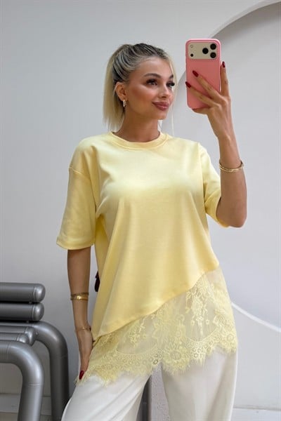 DANTEL DETAYLI ASİMETRİK TSHİRT SARI