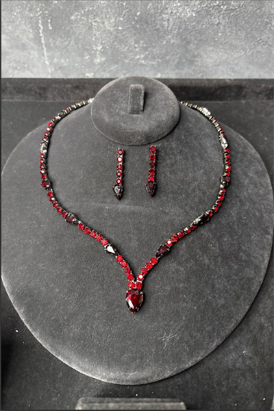 Bordo Renk Parlak Taşlı Kolye Küpe Set Damla Model Gelin Nişan Takı Seti