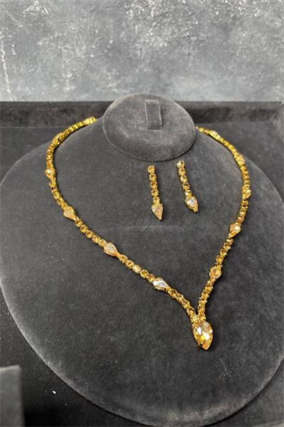 Gold Renk Premium Taşlı Kolye Küpe Set Lüks Işıltılı Abiye Düğün Takı