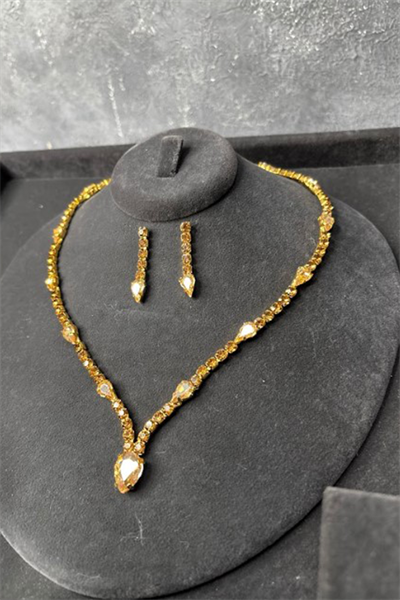 Gold Renk Premium Taşlı Kolye Küpe Set Lüks Işıltılı Abiye Düğün Takı