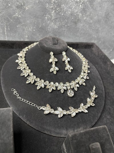 Gümüş Rengi Taşlı Kolye Küpe Bileklik Set Gösterişli Lüks Gelin Nişan Davet Takı