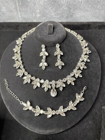 Gümüş Rengi Taşlı Kolye Küpe Bileklik Set Gösterişli Lüks Gelin Nişan Davet Takı