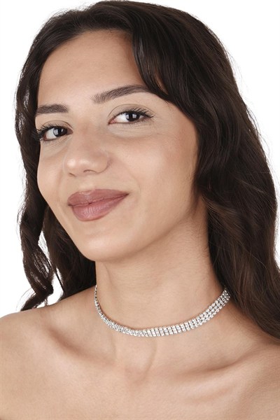Şık 3 Sıra Kristal Taşlı Abiye Kolye