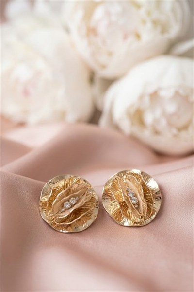 Toptan Çelik Gold Dokulu Soyut Çiçek Model Küpe