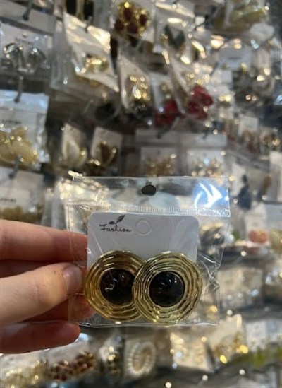Toptan Vintage Gold Dairesel Burgu Model  Çelik Küpe - Siyah Taşlı