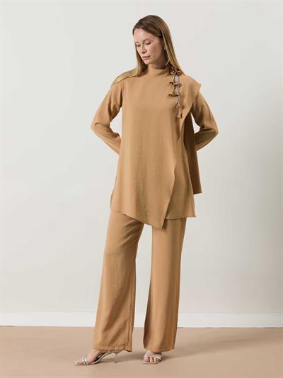 A41615 Aguaje Yakası Broş Detaylı Takım / CAMEL