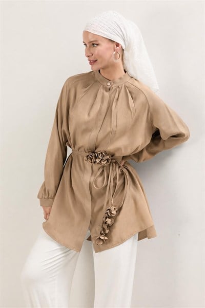 A41815 Aguaje Kuşaklı Hakim Yaka Tunik / CAMEL
