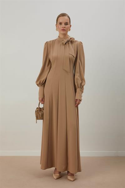 A502244 Aguaje Yakası Bağlamalı Elbise / BEJ