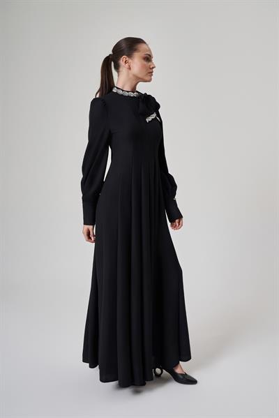 A70305 Aguaje Yakası Taş Detaylı Elbise / SİYAH