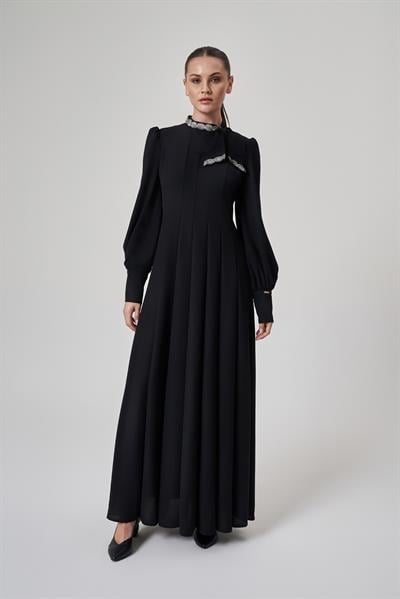 A70305 Aguaje Yakası Taş Detaylı Elbise / SİYAH