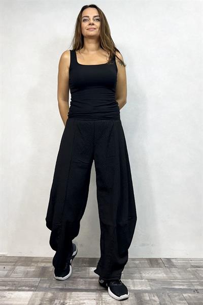 Paça Detaylı Gofre Pantolon - Siyah
