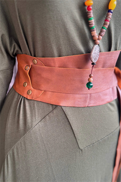 Dolamalı Perçinli Vintage Deri Kemer - Taba