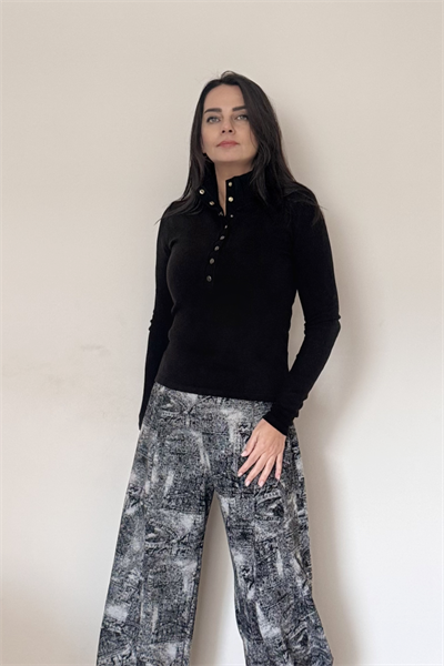 Düğmeli Dik Yaka Triko - Siyah
