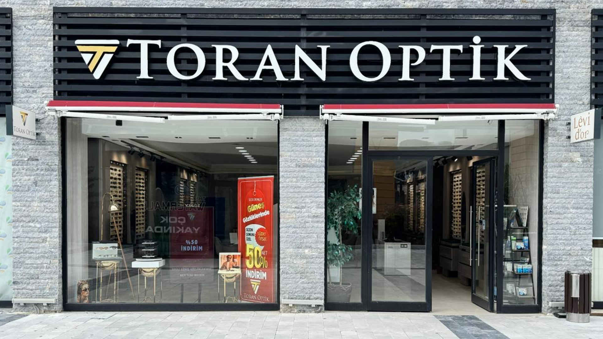 Afyonkarahisar The Watermall’da Gözlük Seçimi