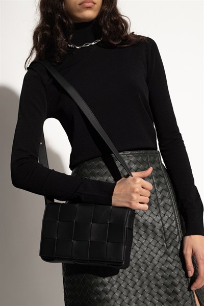 BOTTEGA VENETA KADIN OMUZ ÇANTASI 578004-VMAY1-8425