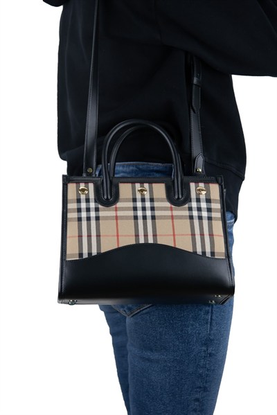 BURBERRY KADIN OMUZ ÇANTASI 8075423-BLACK