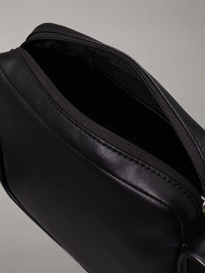 CALVIN KLEIN KADIN OMUZ ÇANTASI K60K611468-BEH