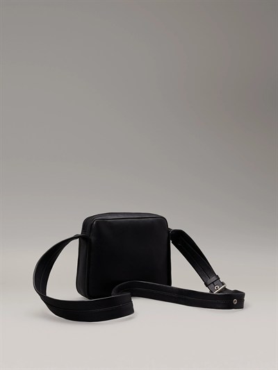 CALVIN KLEIN KADIN OMUZ ÇANTASI K60K611468-BEH