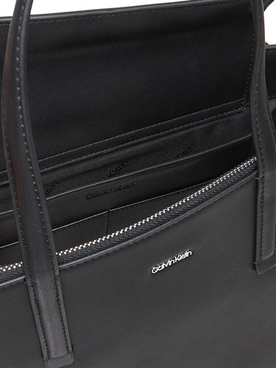 CALVIN KLEIN  KADIN OMUZ ÇANTASI LV04F3098G-UB1