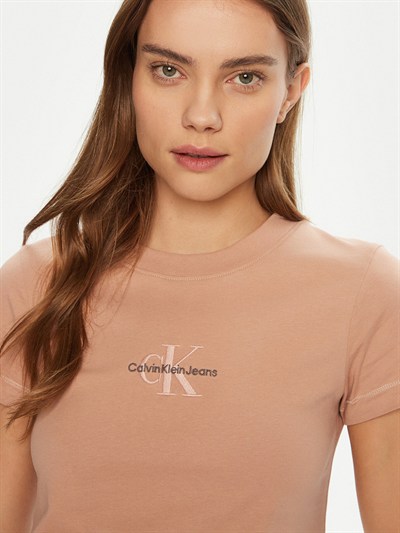 CALVIN KLEIN KADIN T-SHIRT J20J223563-TGW