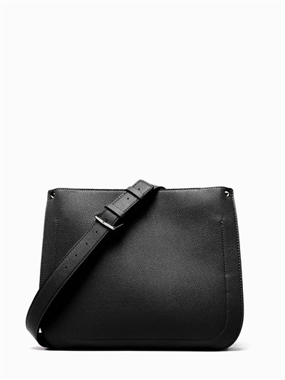 GUESS KADIN OMUZ ÇANTASI BG877818-BLACK