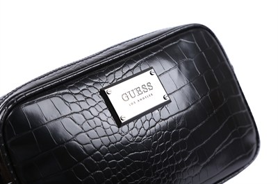 GUESS KADIN OMUZ ÇANTASI PMEVEIP4145-BLA